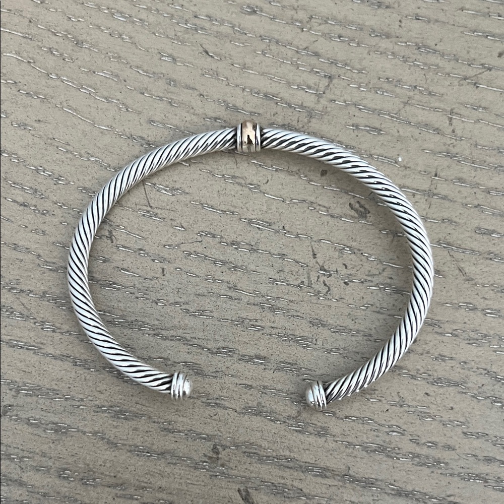 David Yurman size medium classic 18k gold center station bracelet